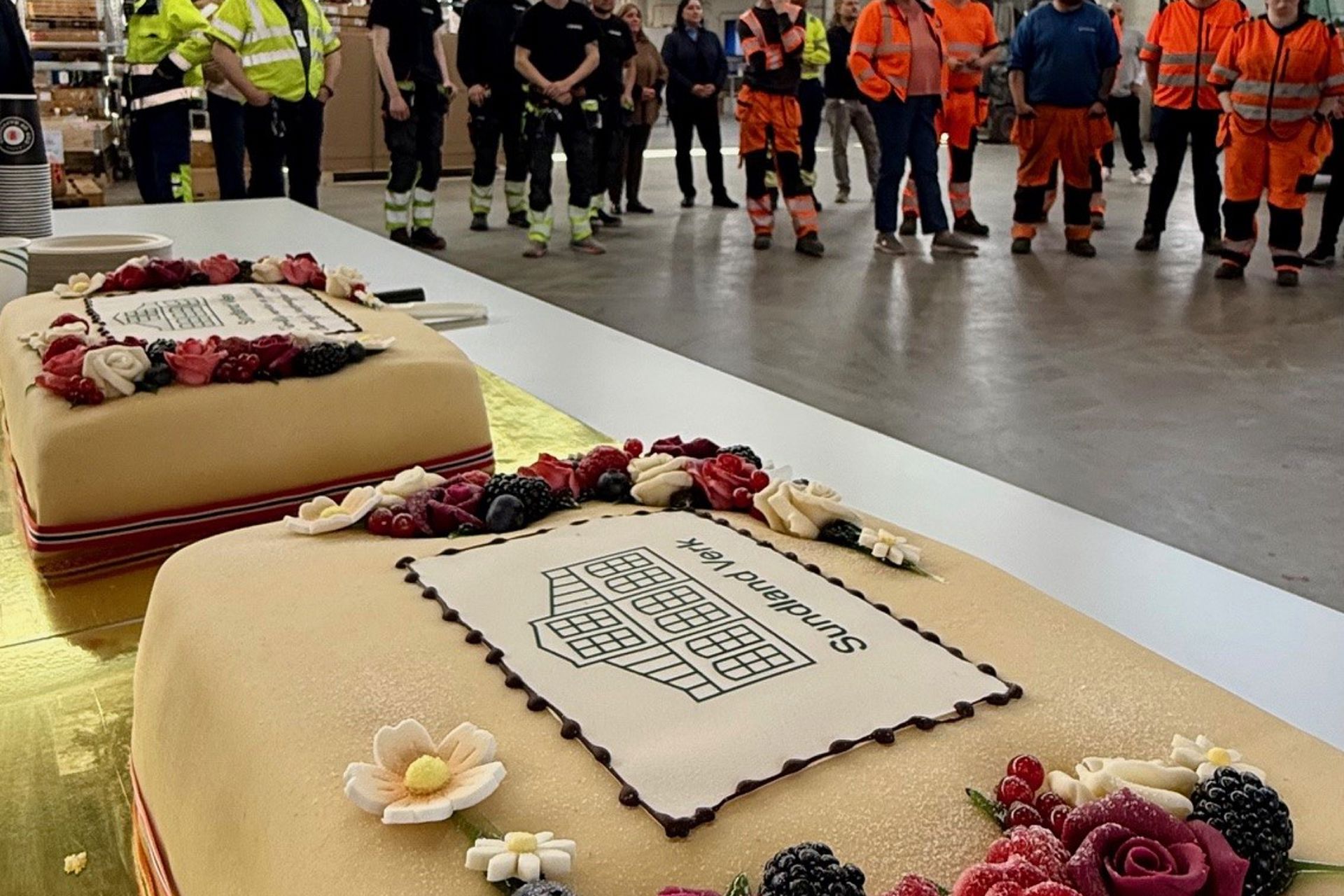Bløtkaker satt frem på bord