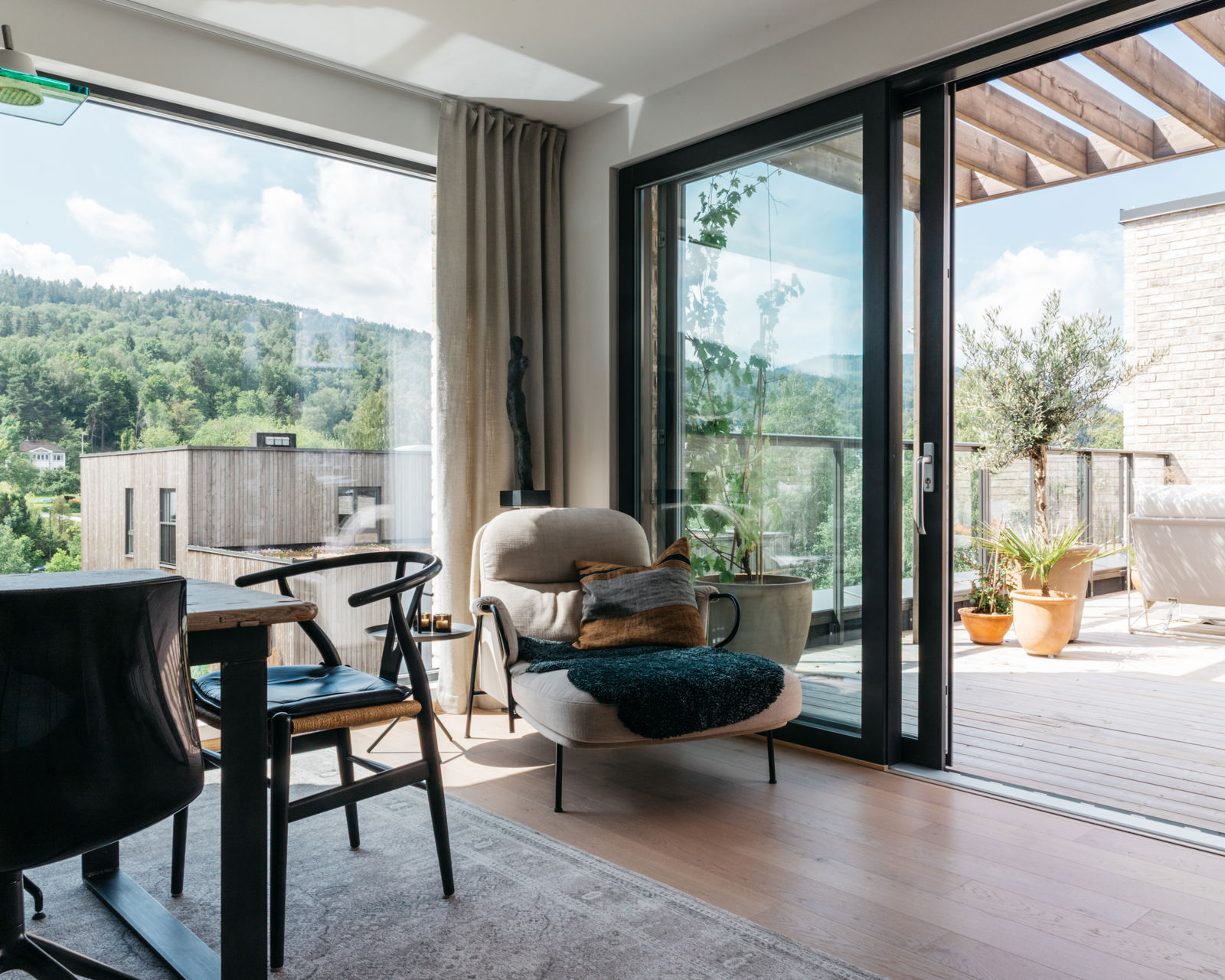 Store vinduer fra stuen